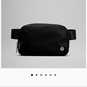 Lululemon everywhere belt bag